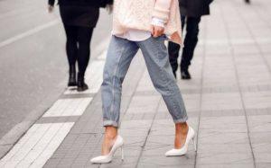 Модные тенденции и новинки женских джинсов в 2019 году